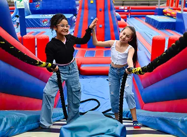 2x1 Pulsera de Inflata Park Ilimitada en MallPlaza Trujillo